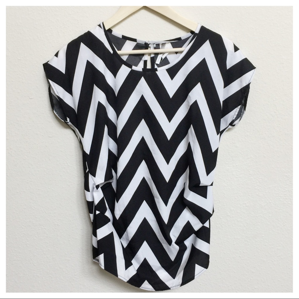 B_Envied Black & White Chevron Top Women's Small